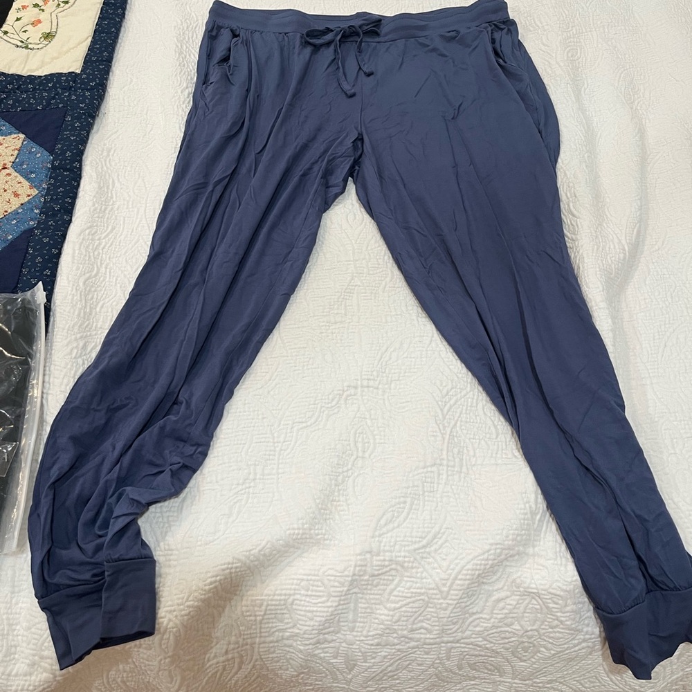 Brand new kindred bravely postpartum/maternity bamboo joggers.